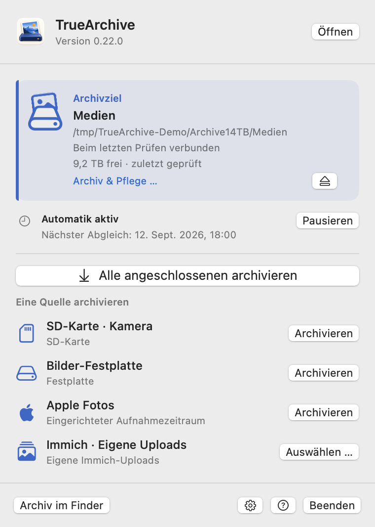 TrueArchives Menüleistenfenster im Leerlauf mit Archivziel, Automatik und Archivierungsaktionen.
